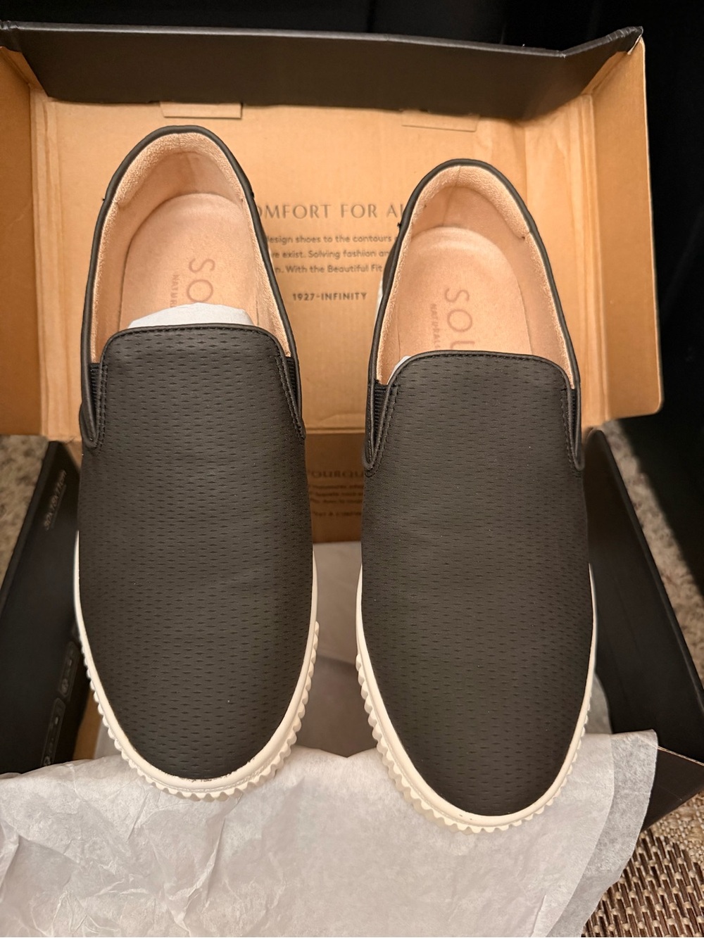 Women’s Slip-On Naturalizer in Black